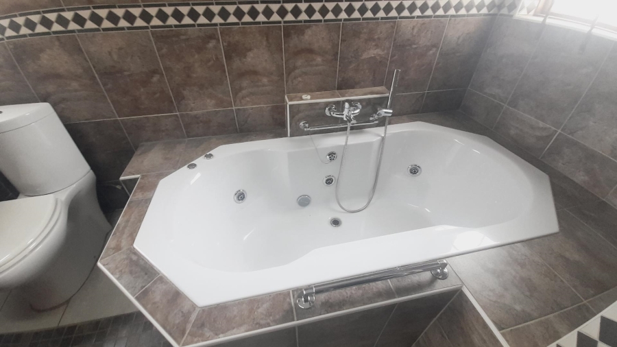 4 Bedroom Property for Sale in Birdwood Estate North West